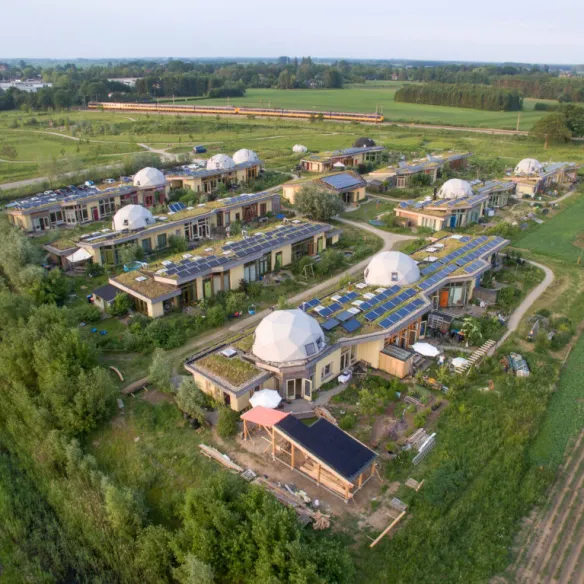 Wijk met aardehuizen in Olst vanuit vogelperspectief