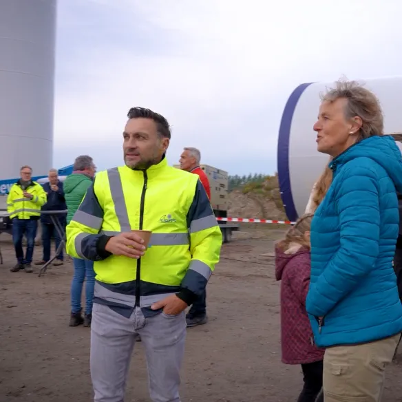 inwoners bij de bouw van het windpark